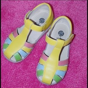 Livie and Luca Toddler girl Yellow Sandals/Shoes almost new ! Size 11